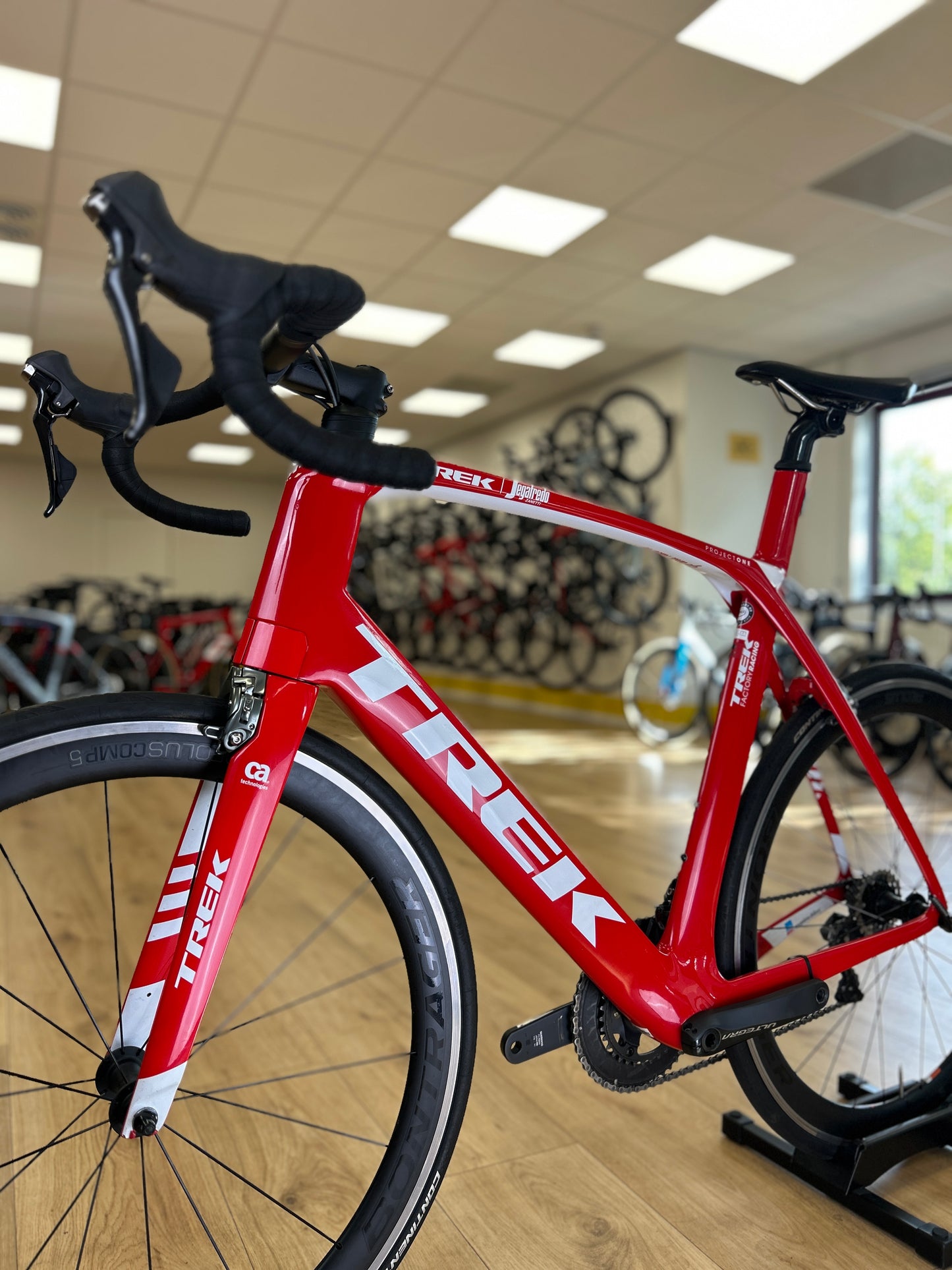 Trek Madone SL6 Segafredo Carbon Racefiets
