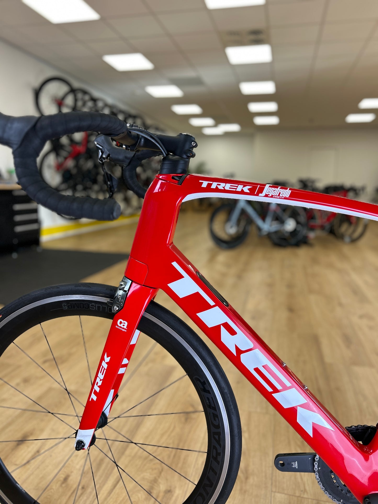 Trek Madone SL6 Segafredo Carbon Racefiets