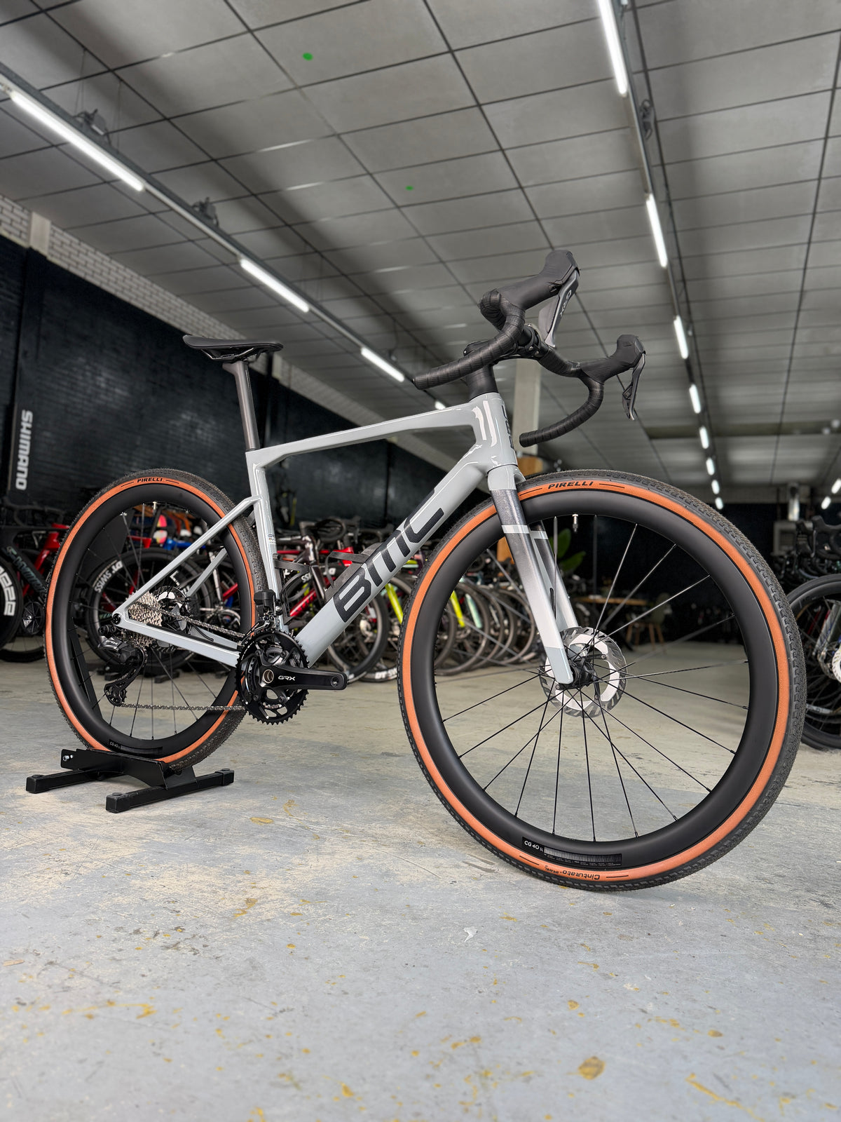 NIEUW BMC Kaius 01 THREE Di2 Gravel Fiets