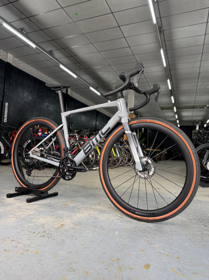 NIEUW BMC Kaius 01 THREE Di2 Gravel Fiets