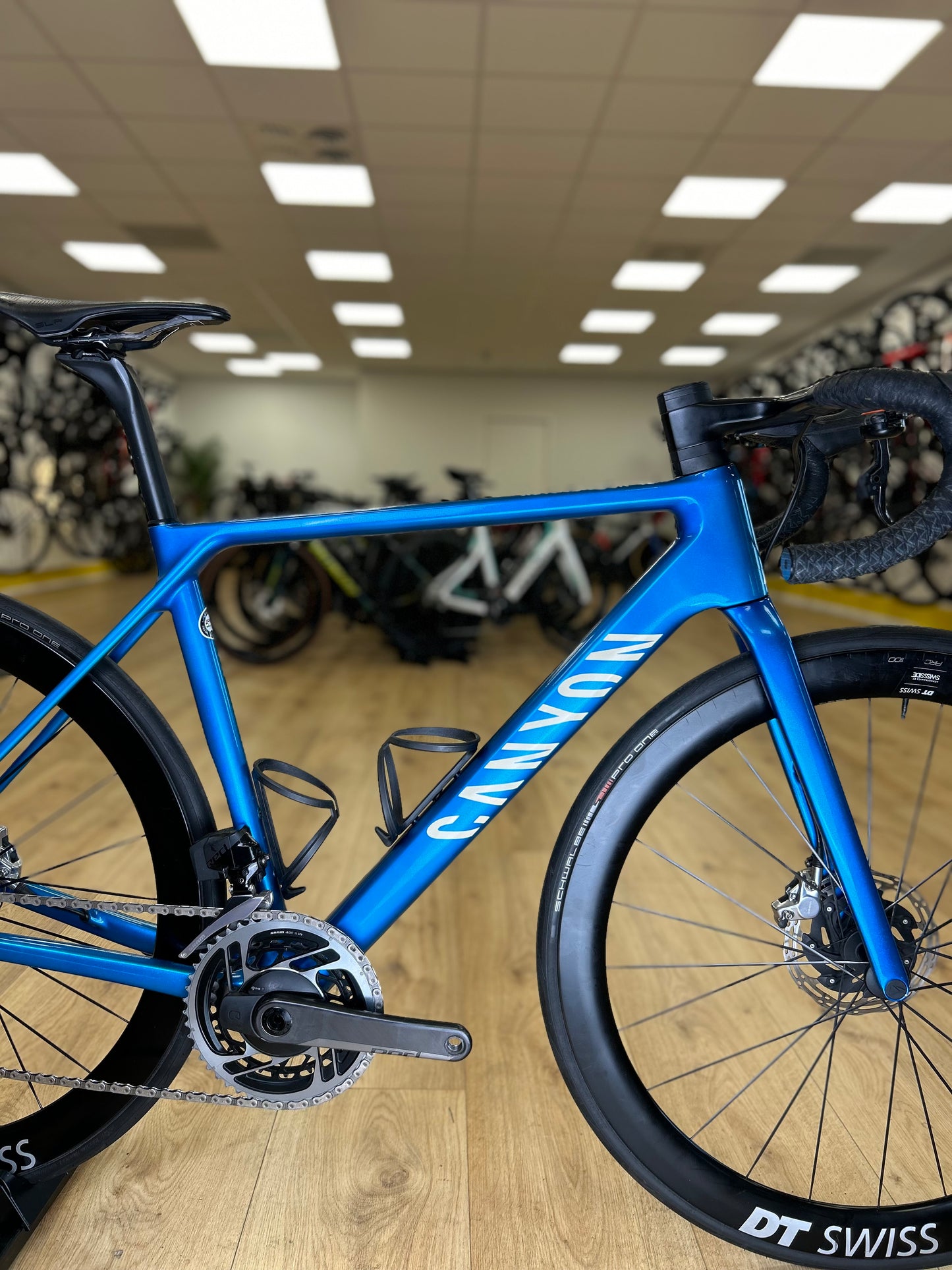 Canyon Ultimate eTap Red Carbon Disc Racefiets