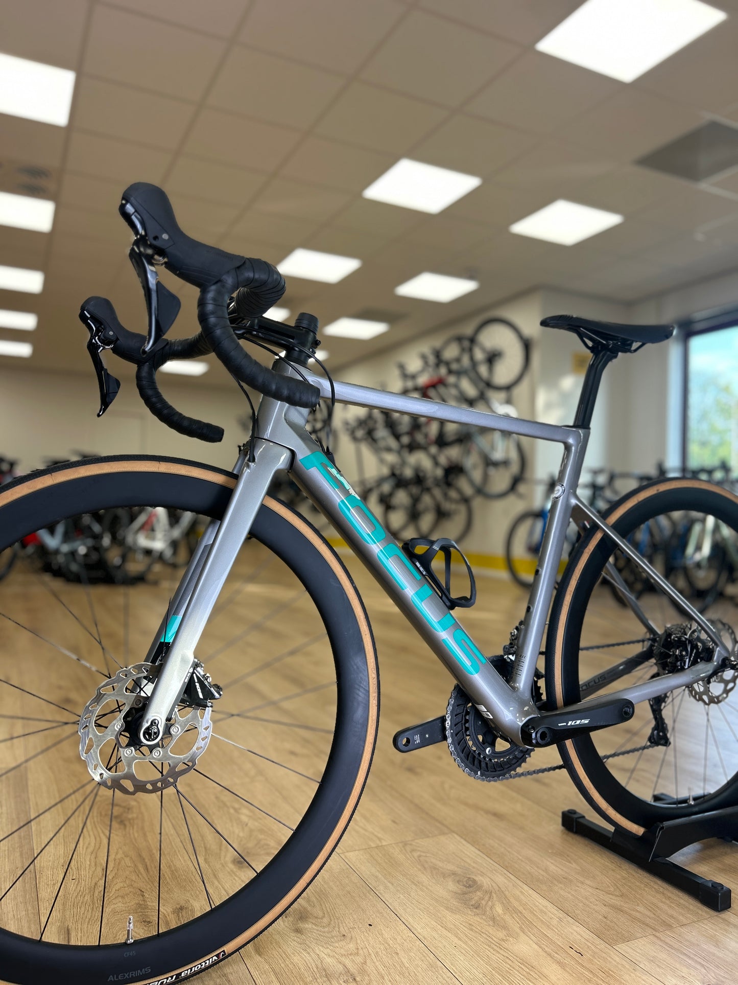 1000km Focus Izalco Max 8.7 Carbon Racefiets