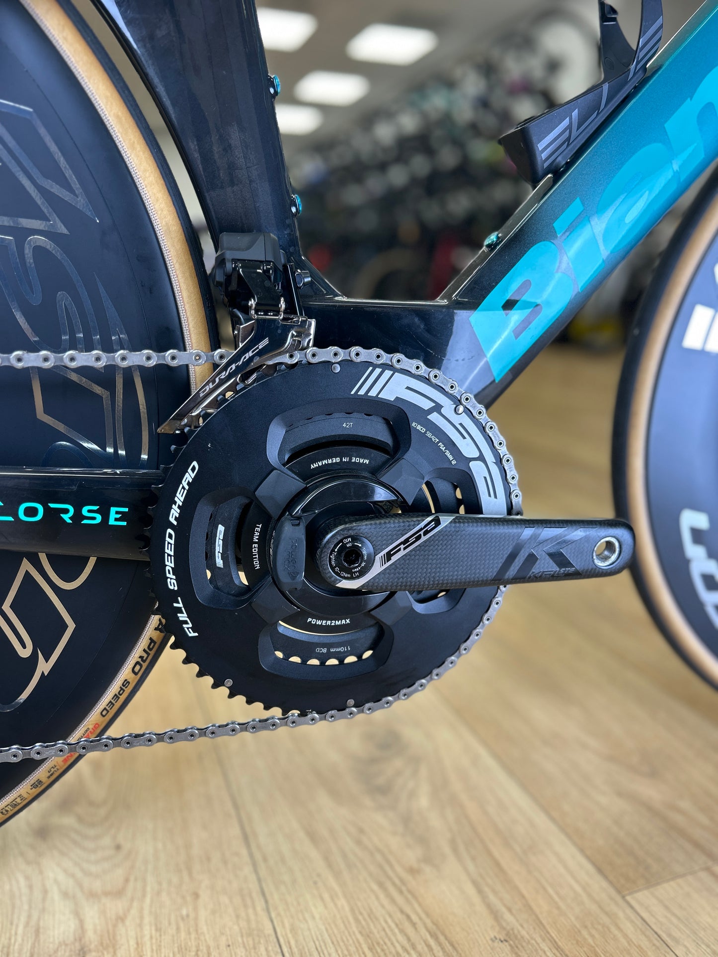 Bianchi Aquila RC Disc Di2 Carbon TT