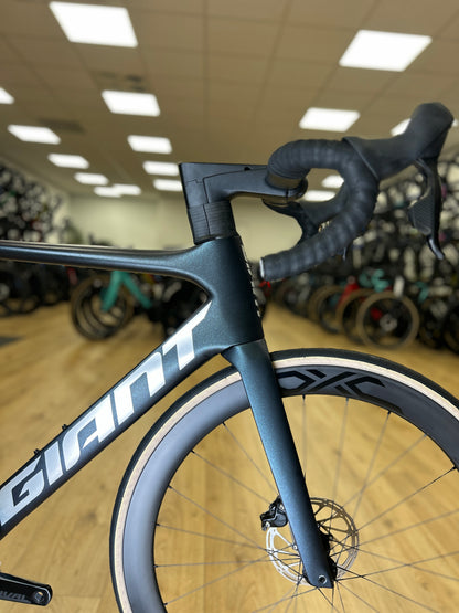 Giant Propel Advanced 1 AXS Carbon Road Bike