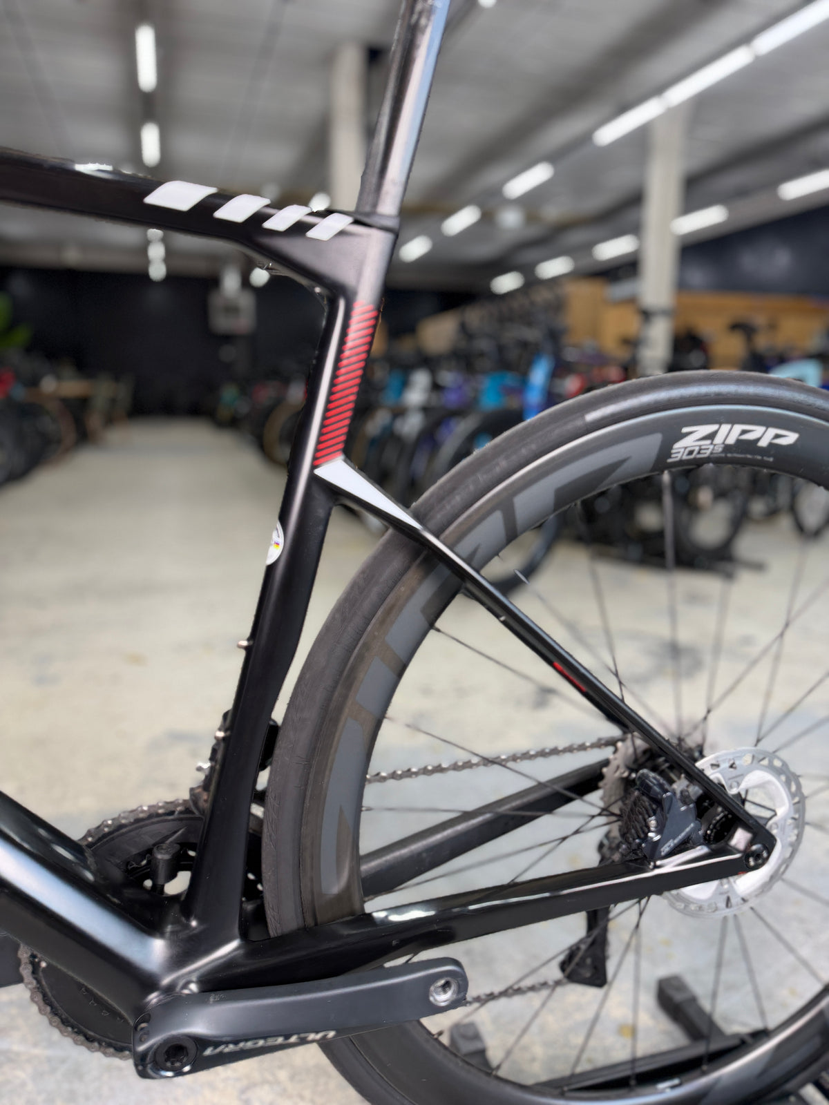 BMC Roadmachine 02 ONE Di2 Carbon Racefiets