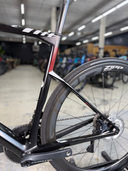 BMC Roadmachine 02 ONE Di2 Carbon Racefiets