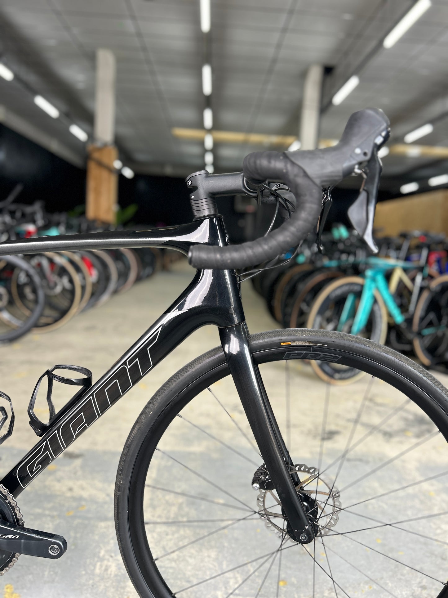 Giant Defy Advanced 2 Carbon Road Bike