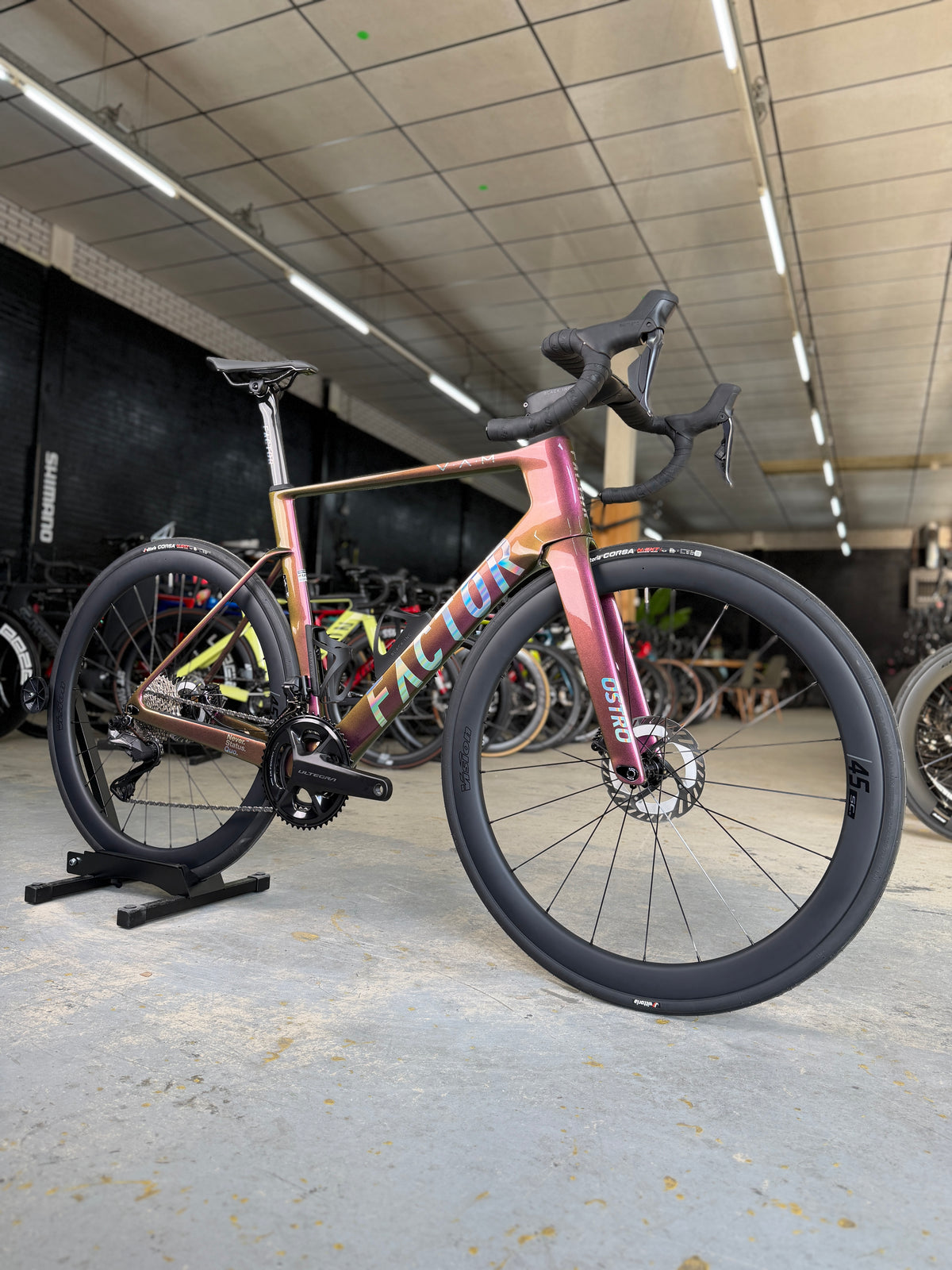 NIEUW Factor Ostro VAM Di2 Carbon Racefiets