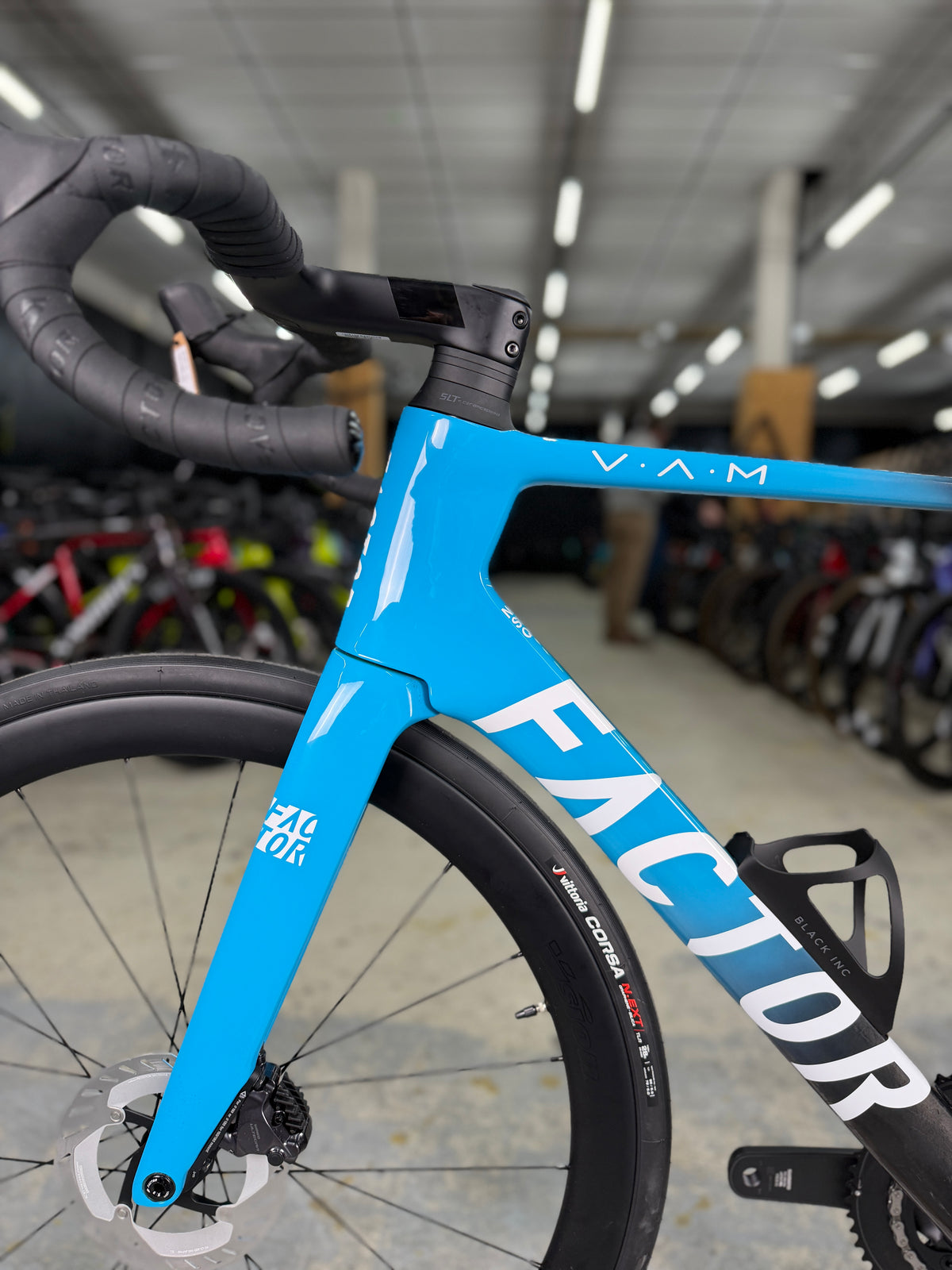 NIEUW Factor Ostro VAM Di2 Carbon Racefiets