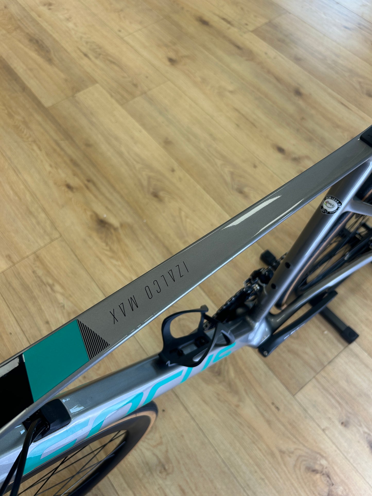 1000km Focus Izalco Max 8.7 Carbon Racefiets