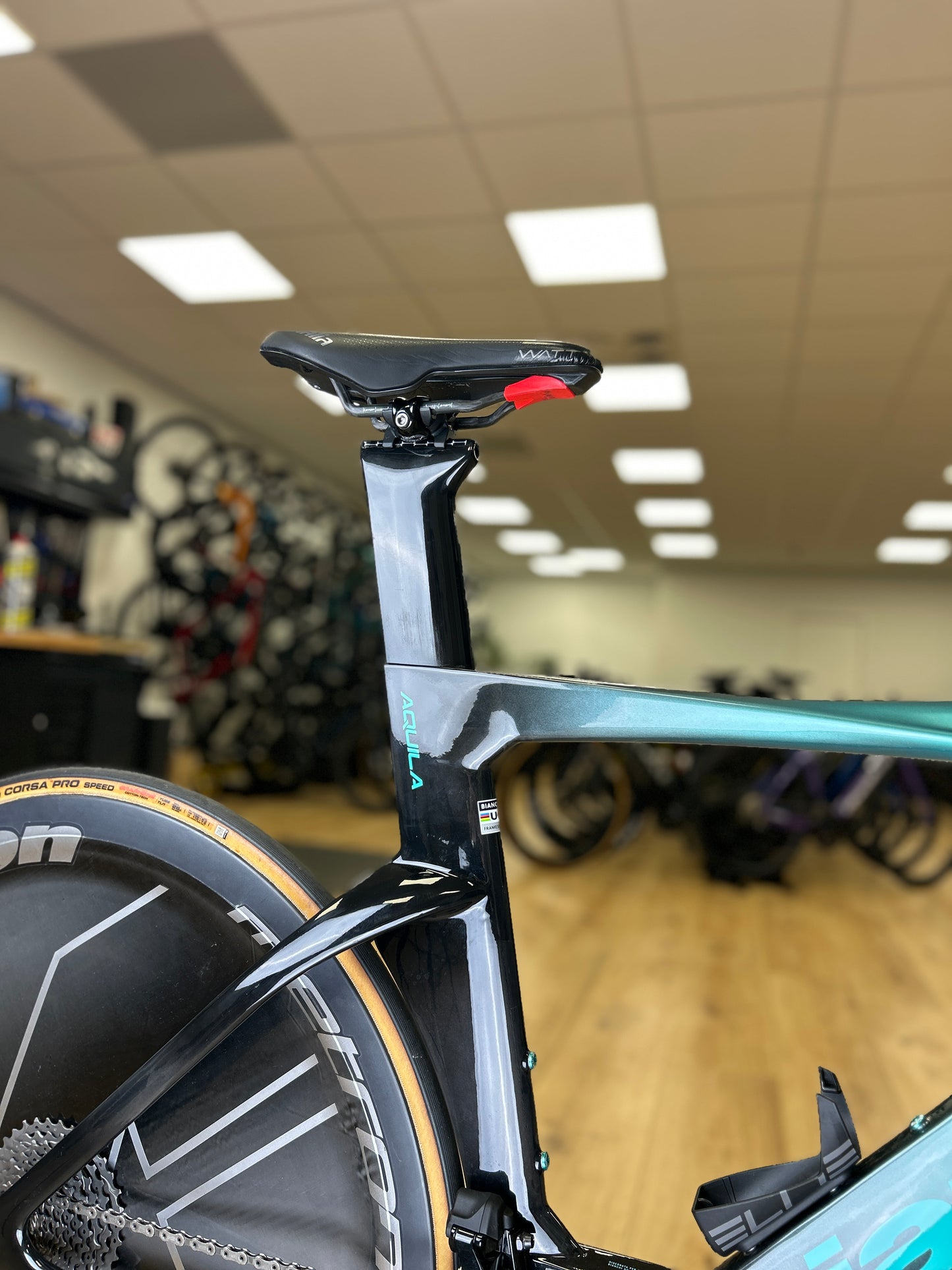 Bianchi Aquila RC Disc Di2 Carbon TT