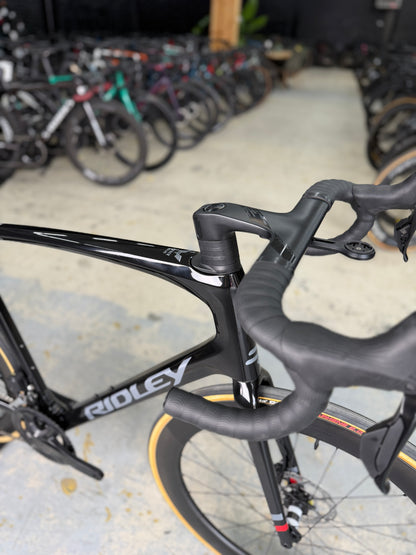 SHOWROOM Ridley Fenix SLiC Di2 Carbon Racefiets