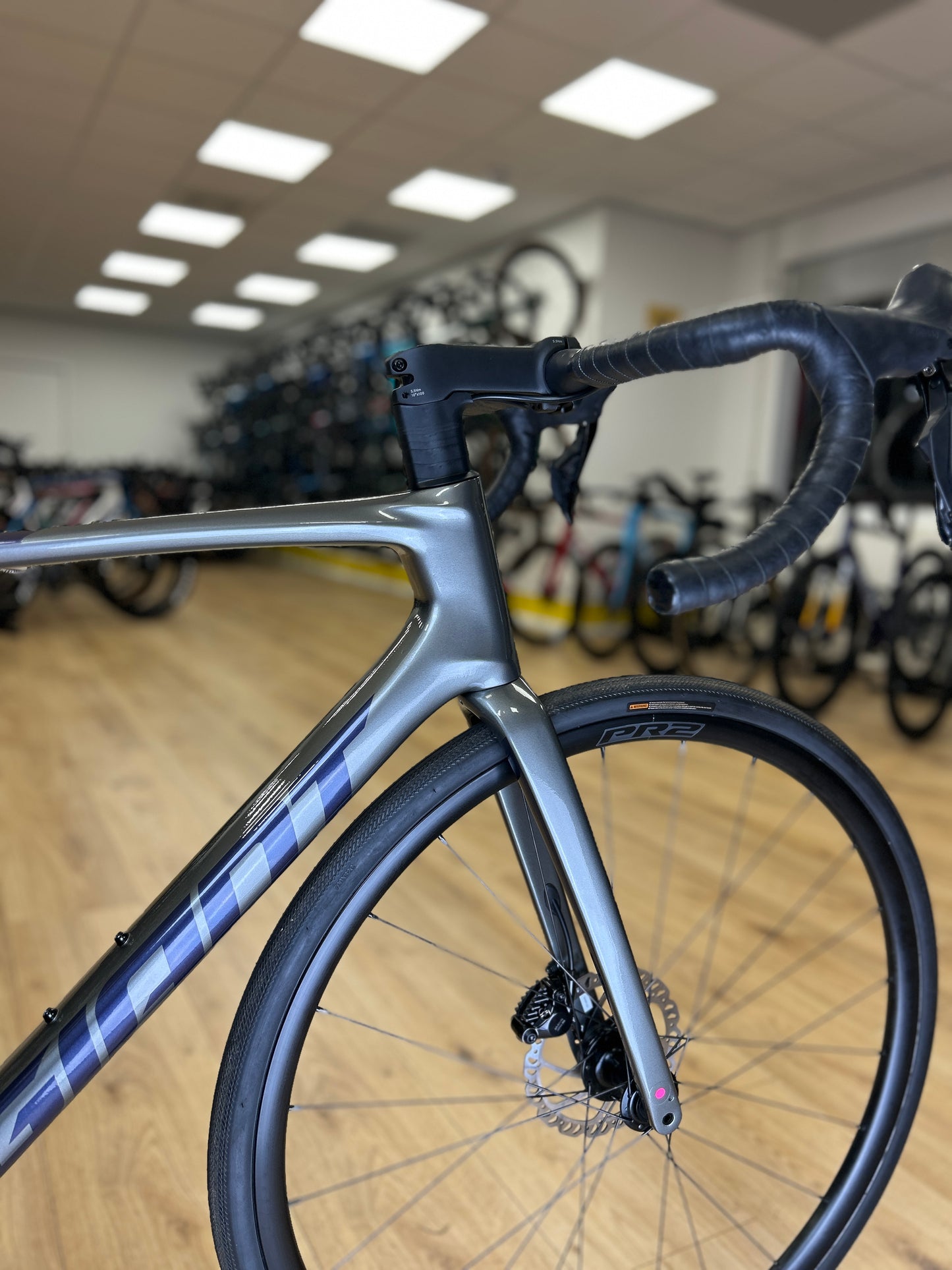 SHOWROOM MODEL 0km Giant Defy Advanced 1 Di2 Carbon Racefiets