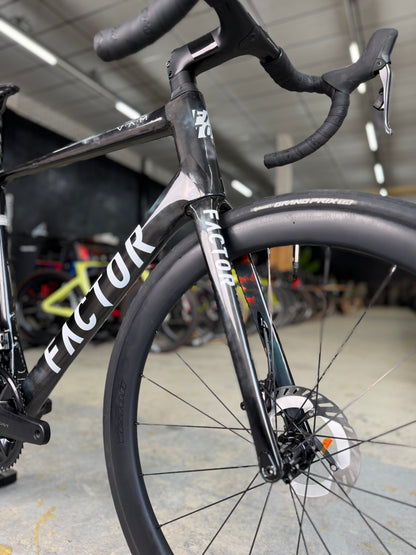 NIEUW Factor O2 VAM Di2 Carbon Racefiets