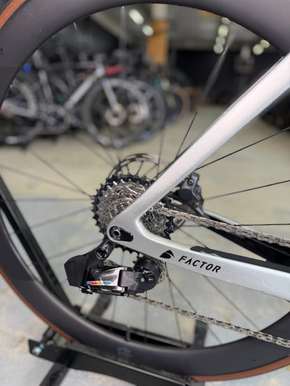 Factor ONE AXS Carbon Racefiets
