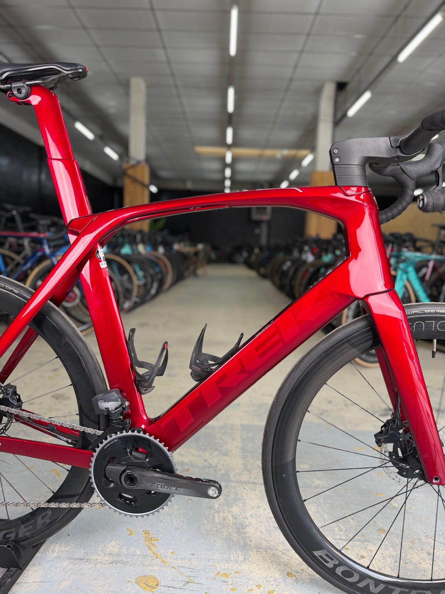 1000km Trek Madone SLR7 eTap Carbon Racefiets
