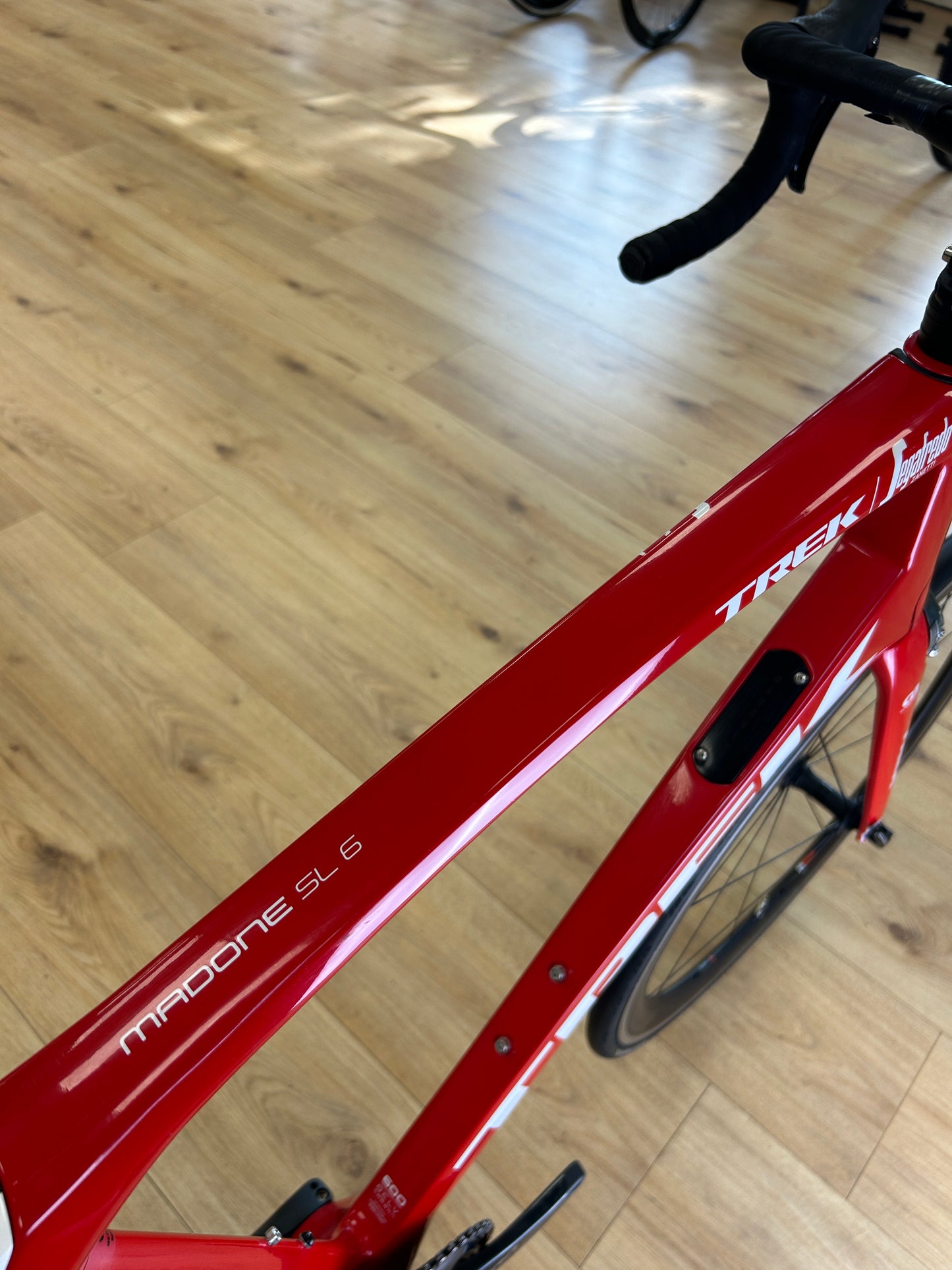 Trek Madone SL6 Segafredo Carbon Racefiets