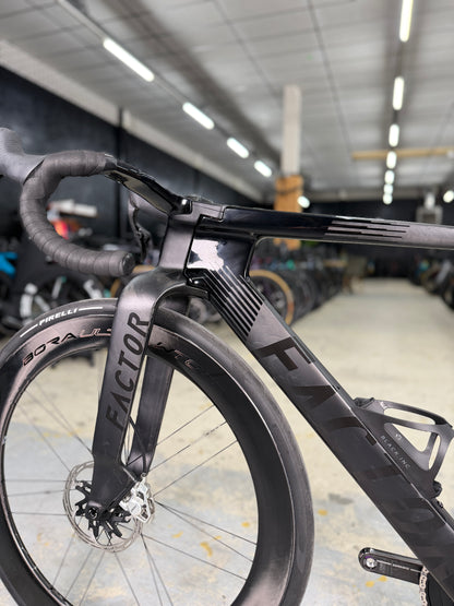 250km Factor ONE SRAM Red eTap Carbon Racefiets