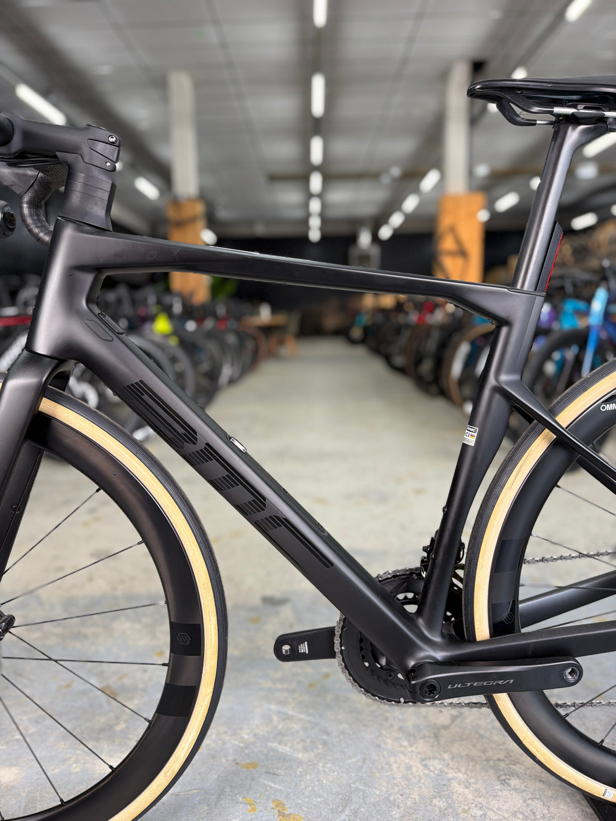 NIEUW BMC Roadmachine Di2 Carbon Racefiets