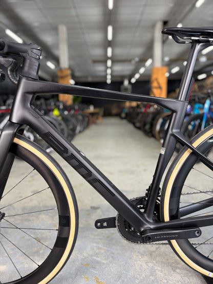 NIEUW BMC Roadmachine Di2 Carbon Racefiets