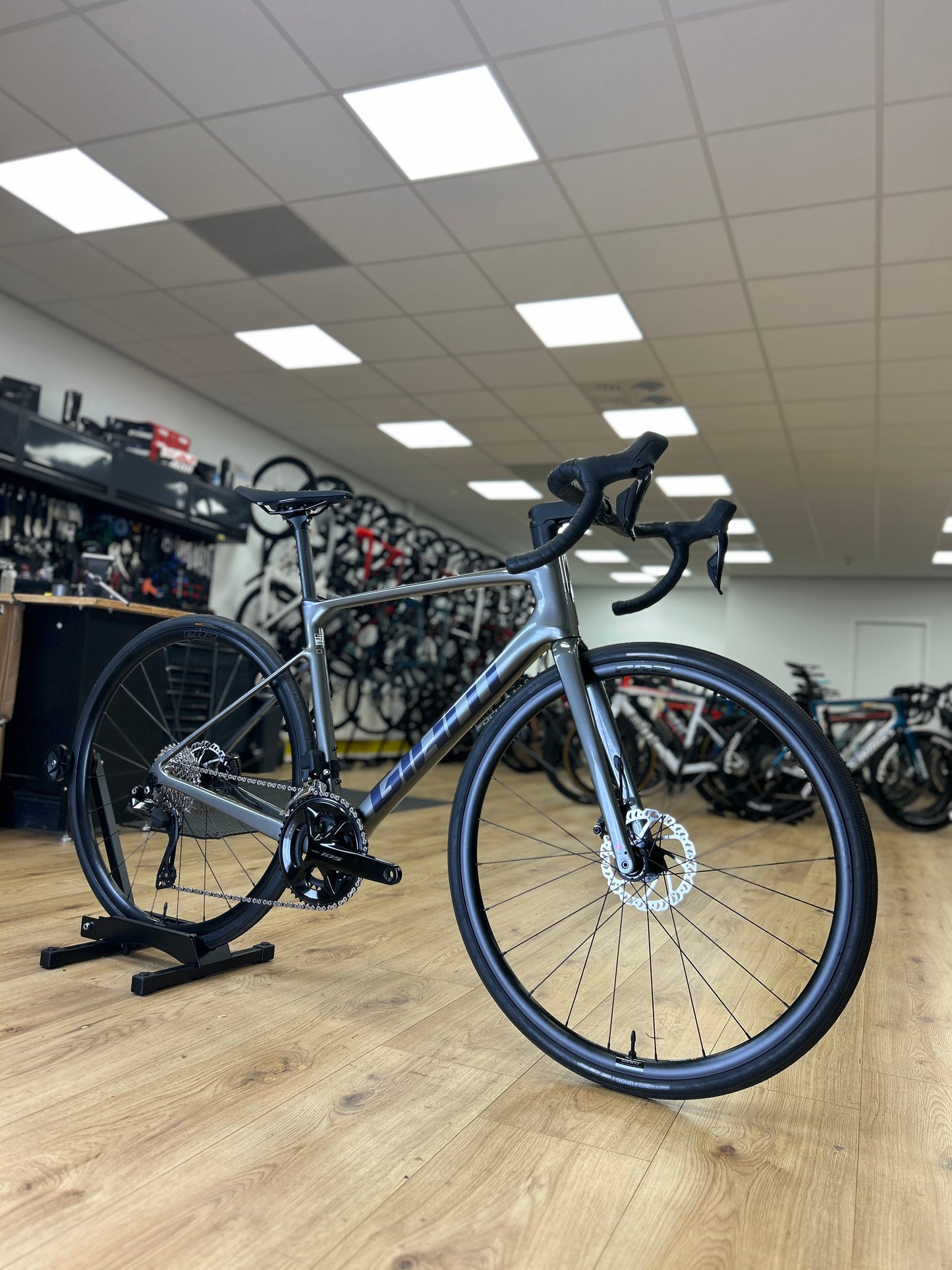 SHOWROOM MODEL 0km Giant Defy Advanced 1 Di2 Carbon Racefiets