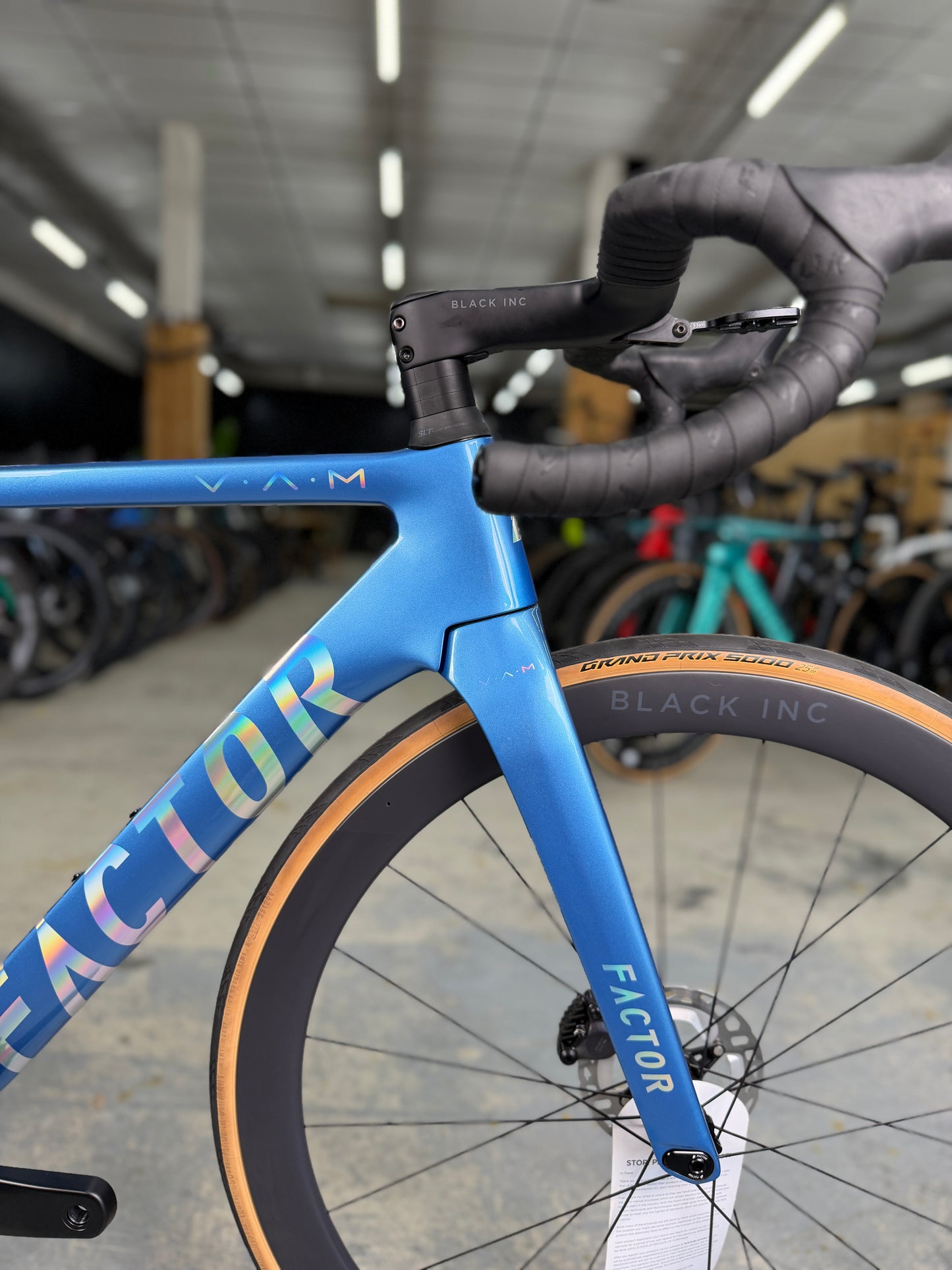 NIEUW Factor Ostro VAM Di2 Carbon Racefiets
