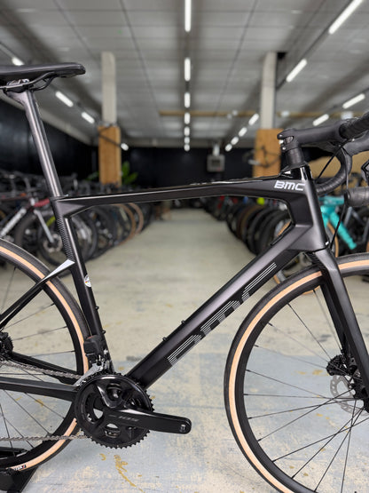 NIEUW BMC Roadmachine Four Di2 Carbon Racefiets