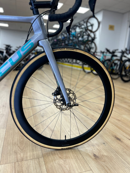 Focus Izalco MAX Disc 8.7 Carbon Racefiets