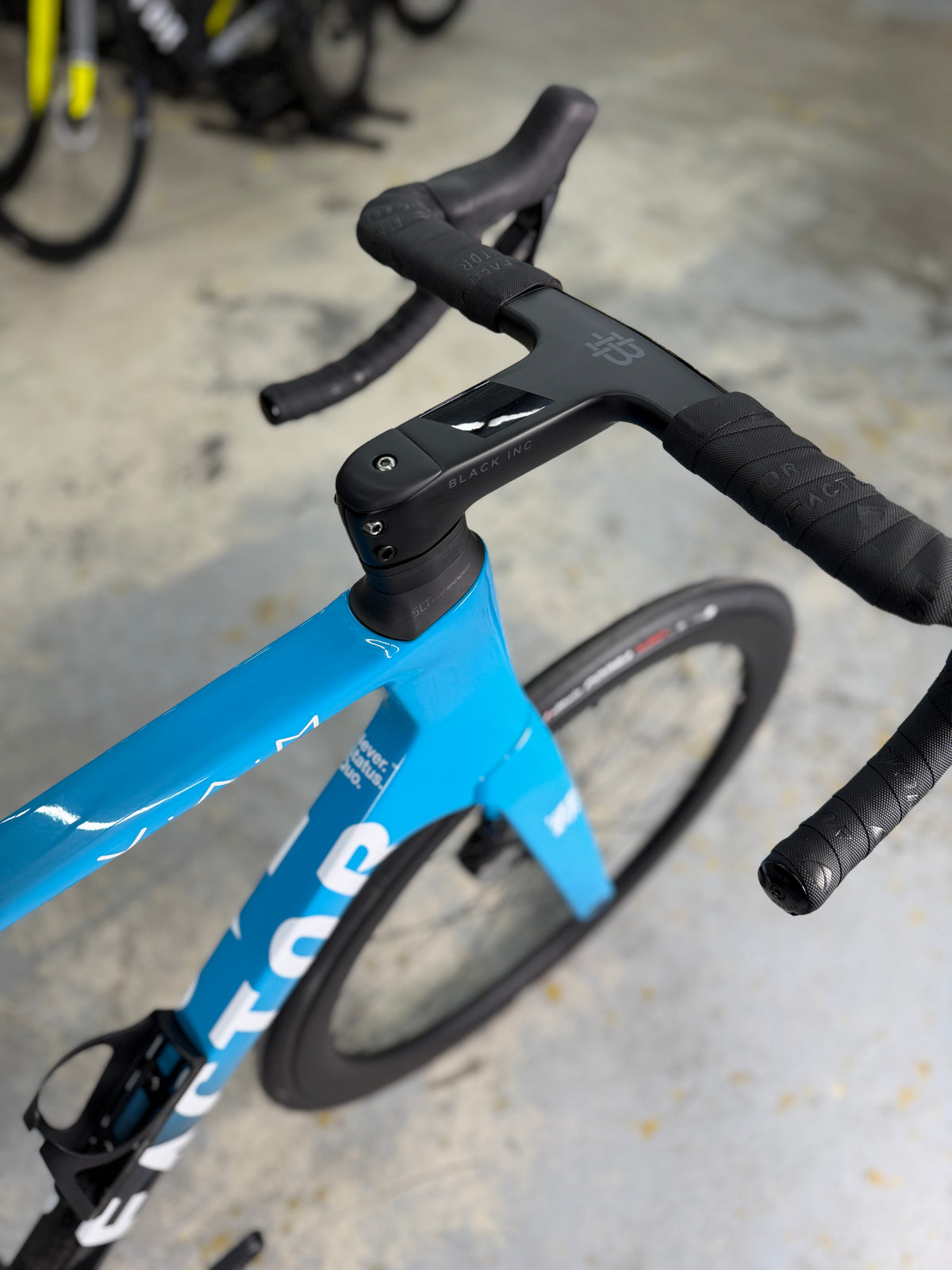 NIEUW Factor Ostro VAM Di2 Carbon Racefiets