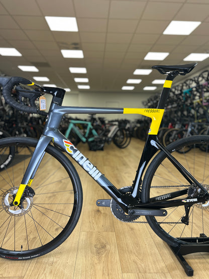 0km Showroom Model Cinelli Pressure Di2 Carbon Racefiets