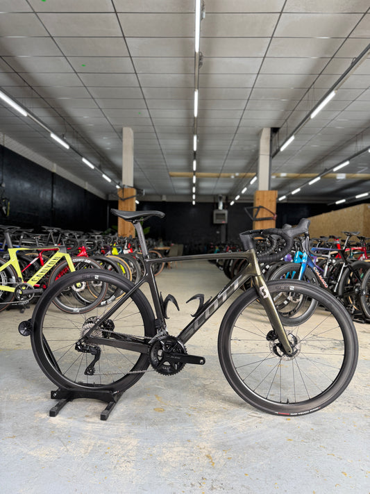2000km Scott Addict RC Di2 Carbon Road Bike