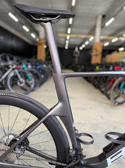 NIEUW BMC TeamMachine R01 LTD Di2 Carbon Racefiets