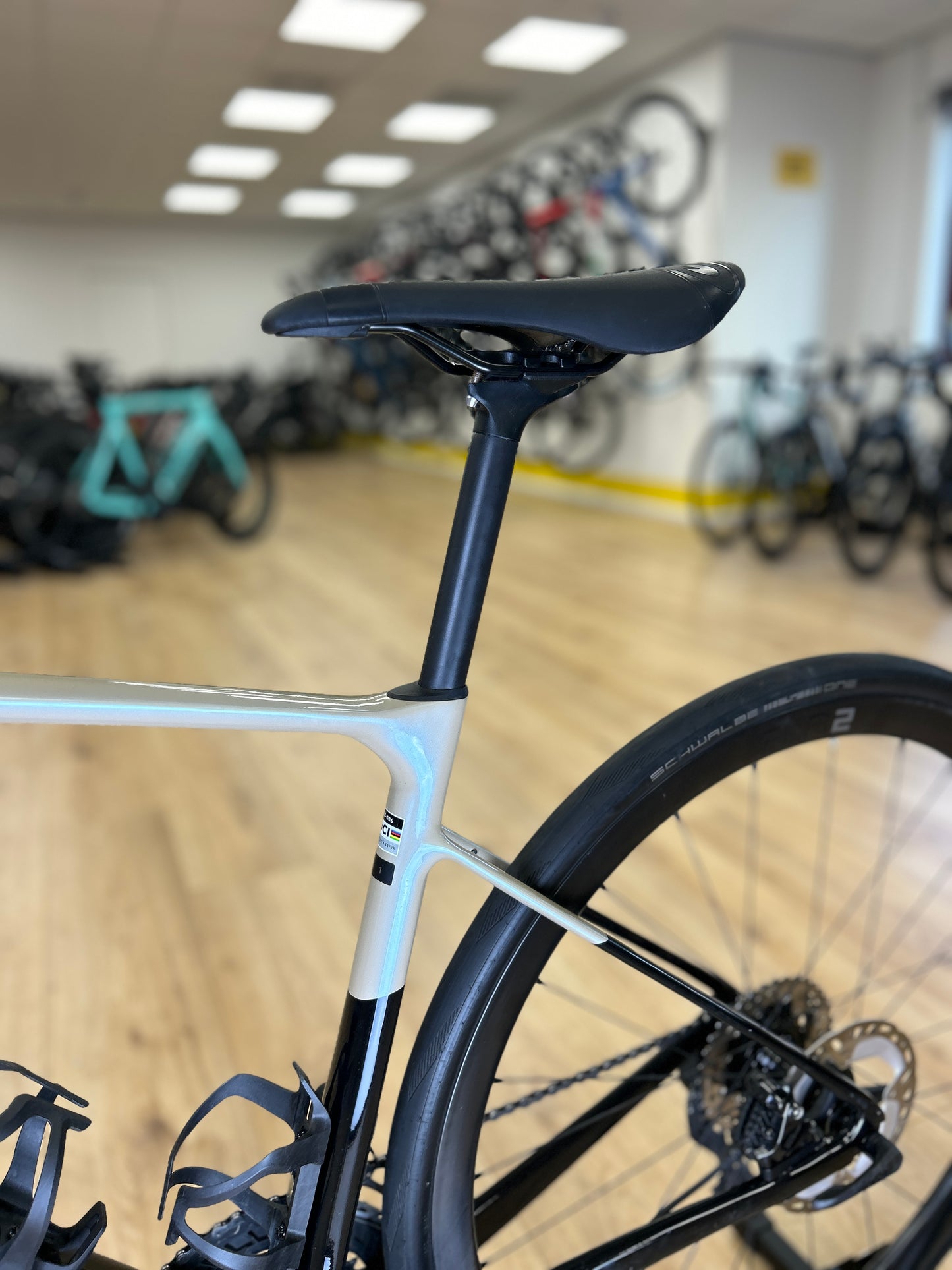 Liv Avail DI2 Carbon Disc Racefiets