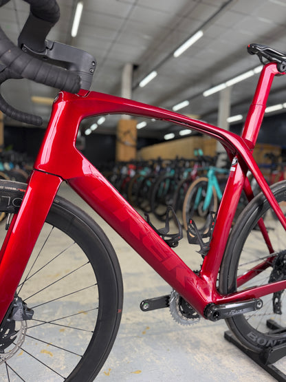 1000km Trek Madone SLR7 eTap Carbon Racefiets
