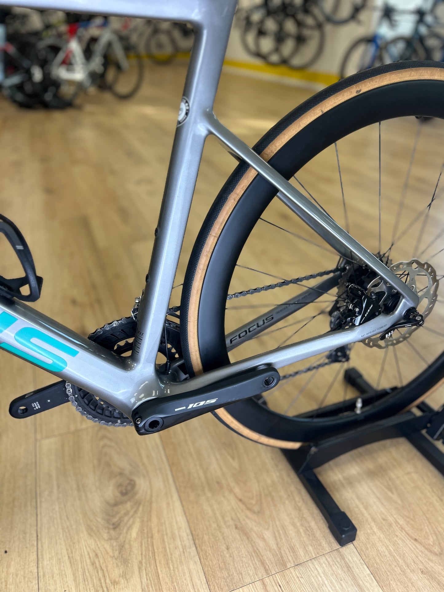 1000km Focus Izalco Max 8.7 Carbon Racefiets