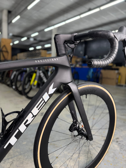 SHOWROOM Trek Domane SLR Di2 Carbon Racefiets