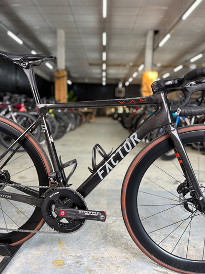 Factor O2 VAM Di2 Carbon Racefiets
