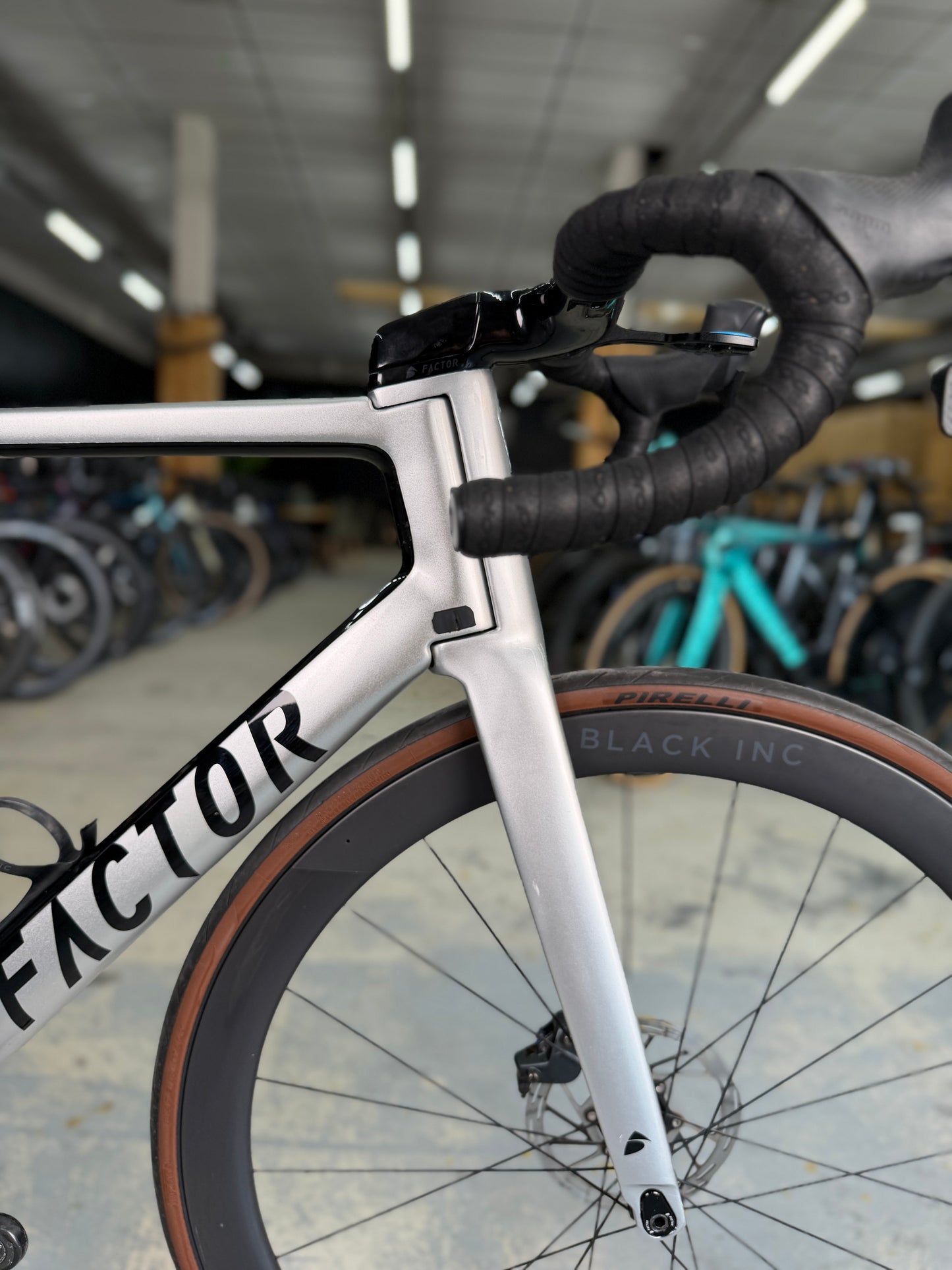 Factor ONE AXS Carbon Racefiets