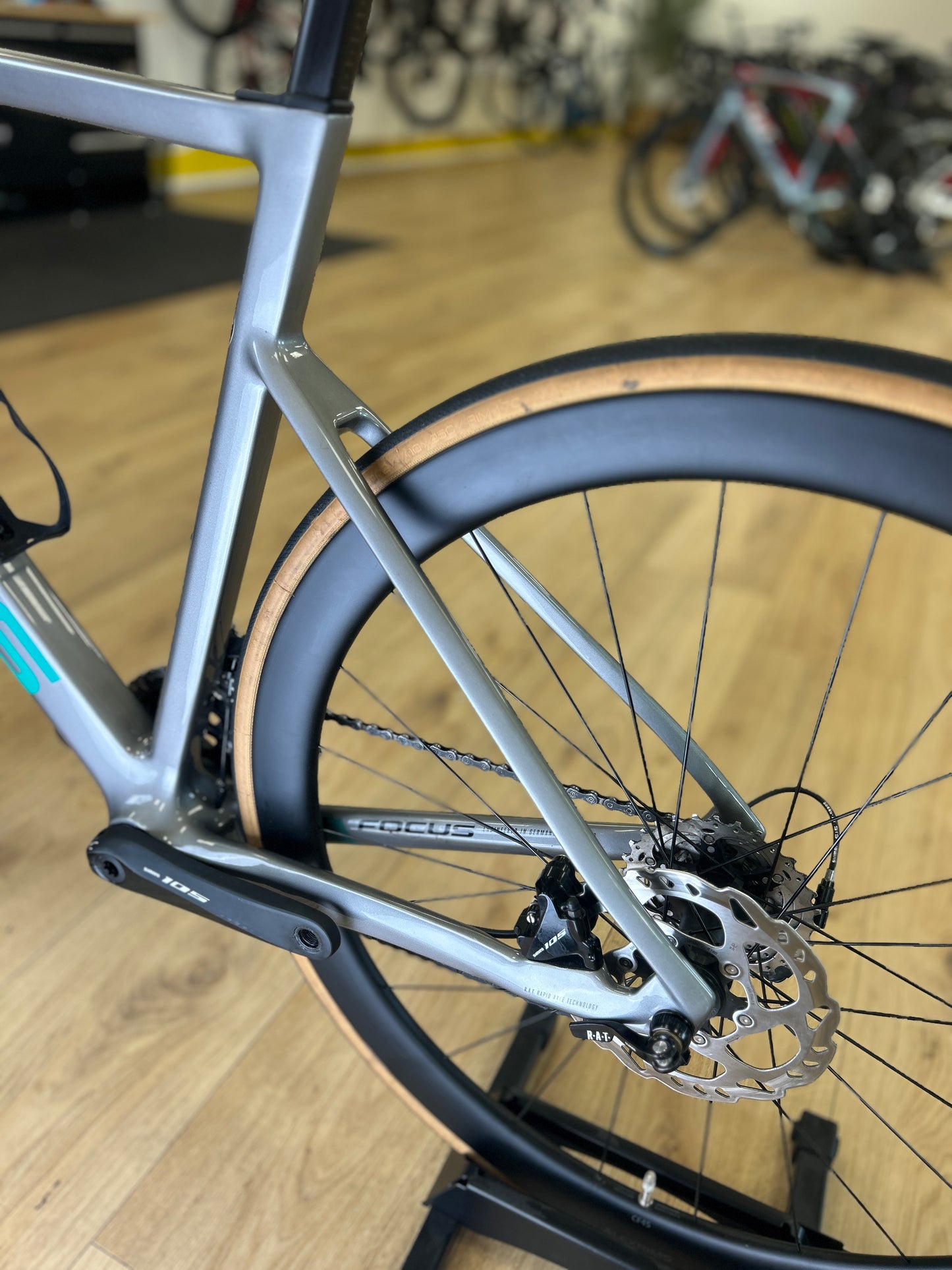 1000km Focus Izalco Max 8.7 Carbon Racefiets