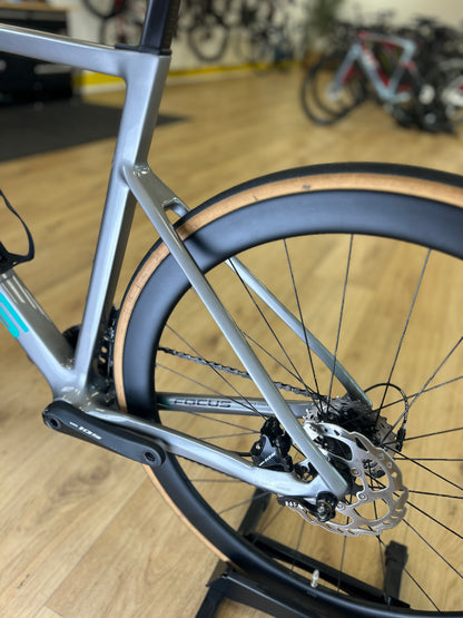 1000km Focus Izalco Max 8.7 Carbon Racefiets