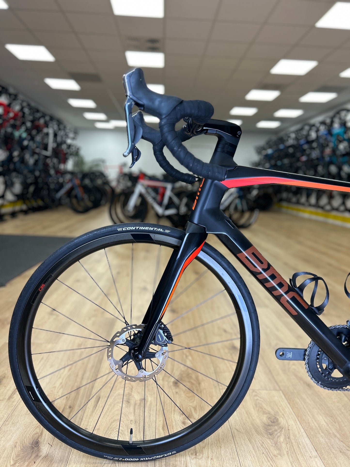 1000 km BMC Roadmachine 01 Di2 Carbon Racefiets