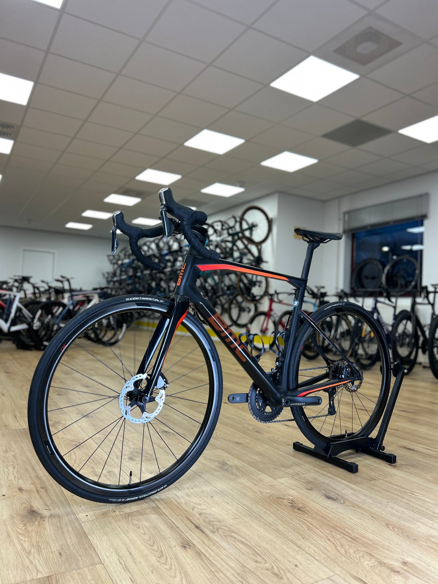 1000 km BMC Roadmachine 01 Di2 Carbon Racefiets