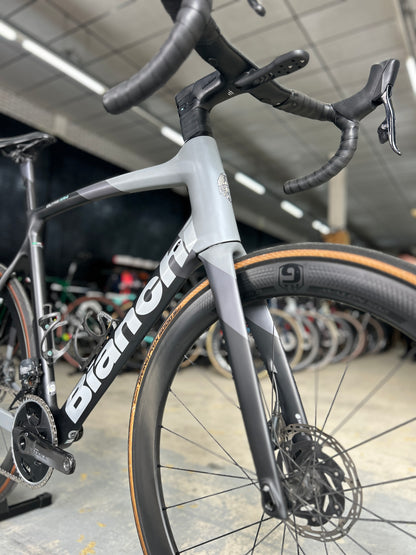 Bianchi Oltre XR4 AXS Carbon Road Bike
