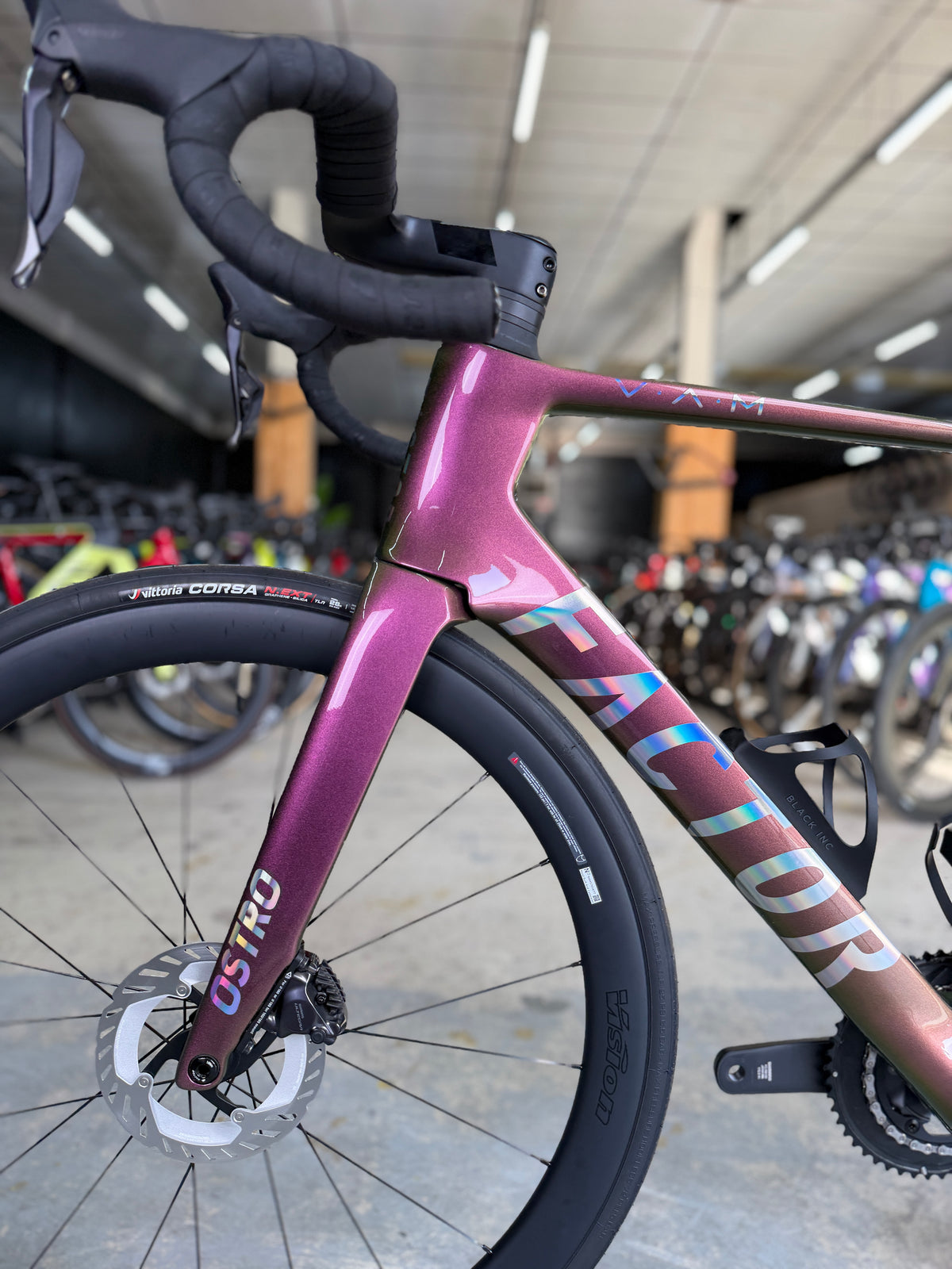 NIEUW Factor Ostro VAM Di2 Carbon Racefiets