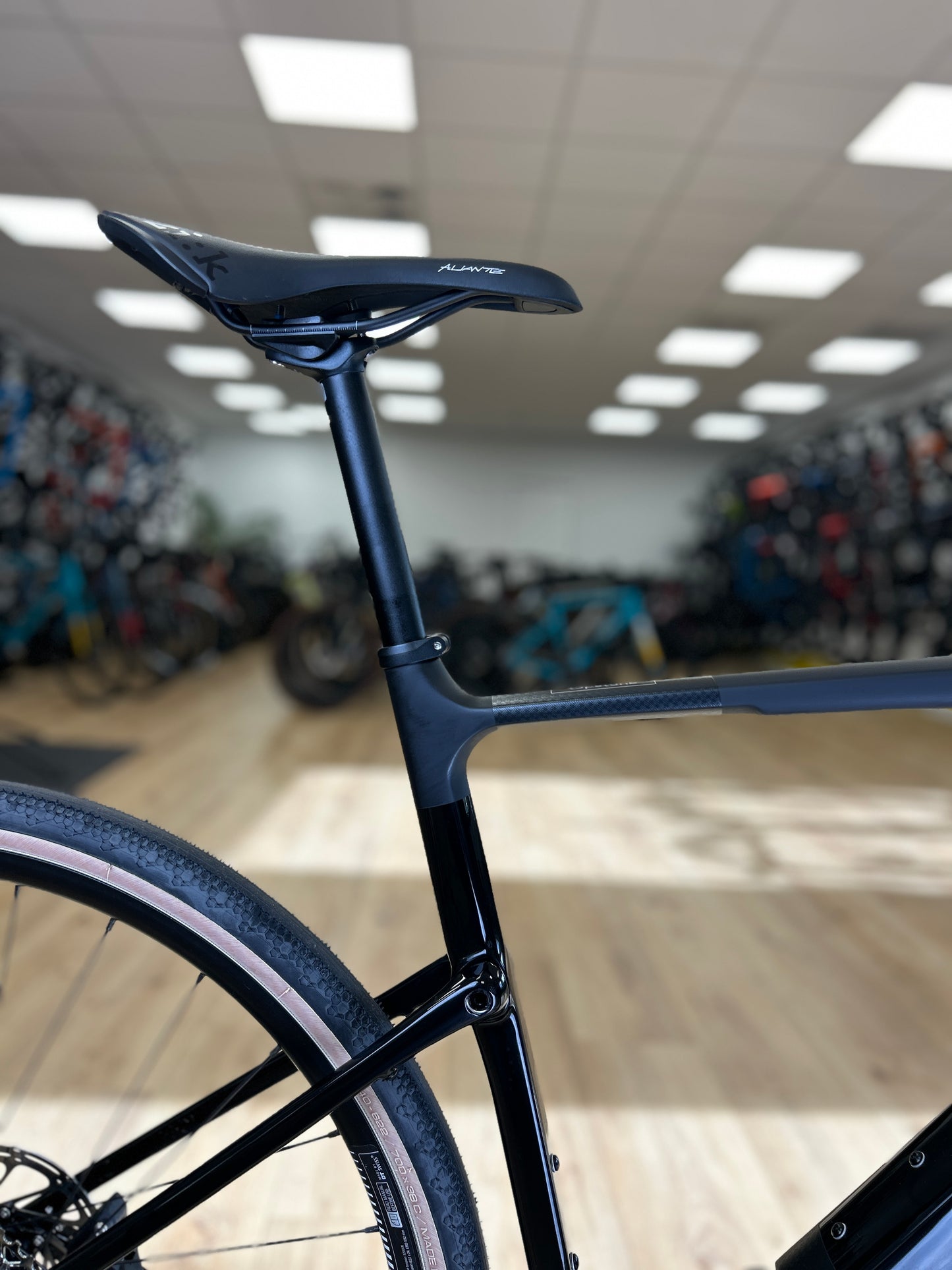 SHOWROOM MODEL Cannondale Topstone LG AXS Gravel Fiets