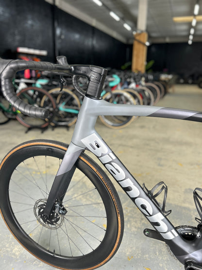 Bianchi Oltre XR4 AXS Carbon Road Bike