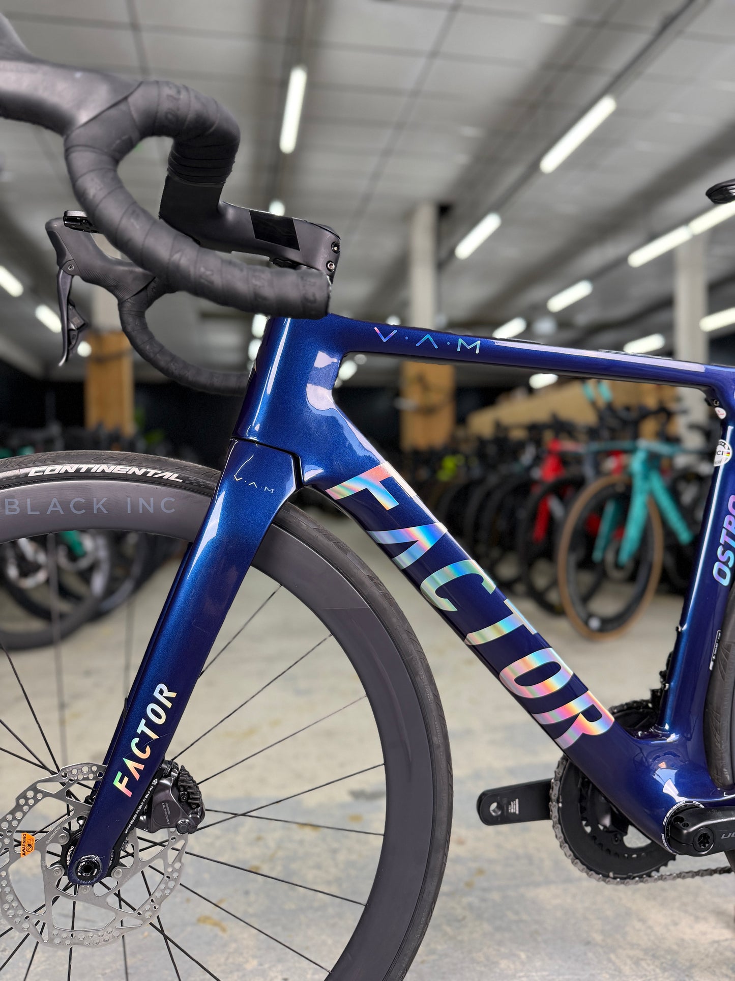 NIEUW Factor Ostro VAM Di2 Carbon Racefiets