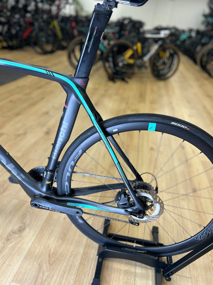 Bianchi Oltre XR3 Disc Carbon Road Bike