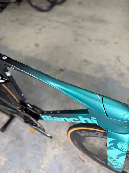 Bianchi Aquila RC Disc Di2 Carbon Racefiets