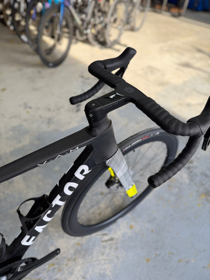 NIEUW Factor Ostro VAM Di2 Carbon Racefiets